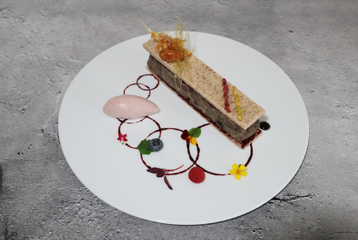 ～白山麓から未来へ～ シシミルフィーユの彩りアサイーソース添え